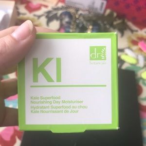 Dr Botanicals Makeup - KALE SUPERFOOD NOURISHING DAY MOISTURISER Dr Botanicals Makeup - KALE SUPERFOOD NOURISHING DAY MOISTURISER